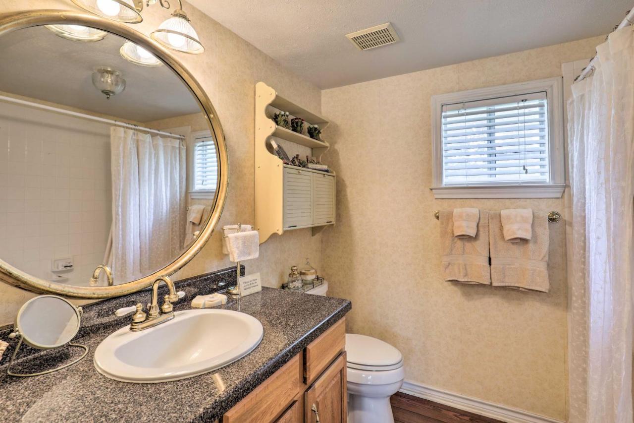 Studio In College Station With Expansive Deck! Exterior foto