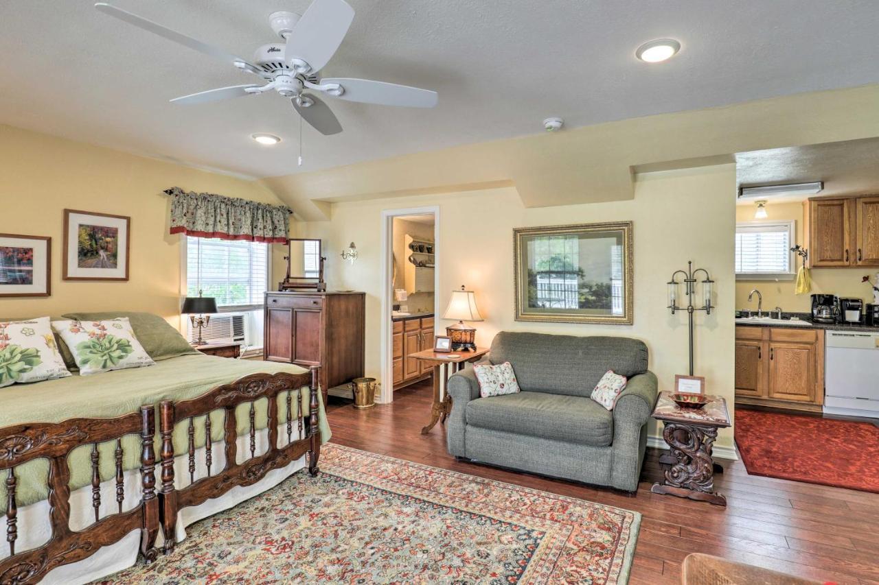Studio In College Station With Expansive Deck! Exterior foto
